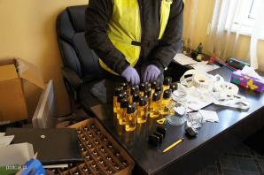 Łódź: Podrabiali perfumy! Straty sięgają ponad 13 milionów złotych