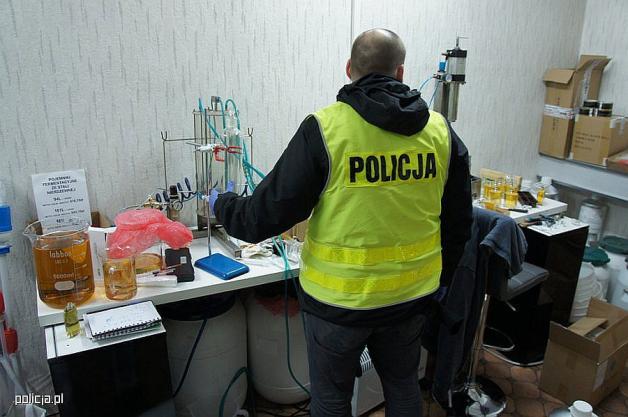 Łódź: Podrabiali perfumy! Straty sięgają ponad 13 milionów złotych
